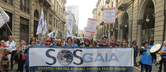 Il corteo contro i macachi usati per vivisezione organizzato dalla LAV a cui ha partecipato SOS Gaia